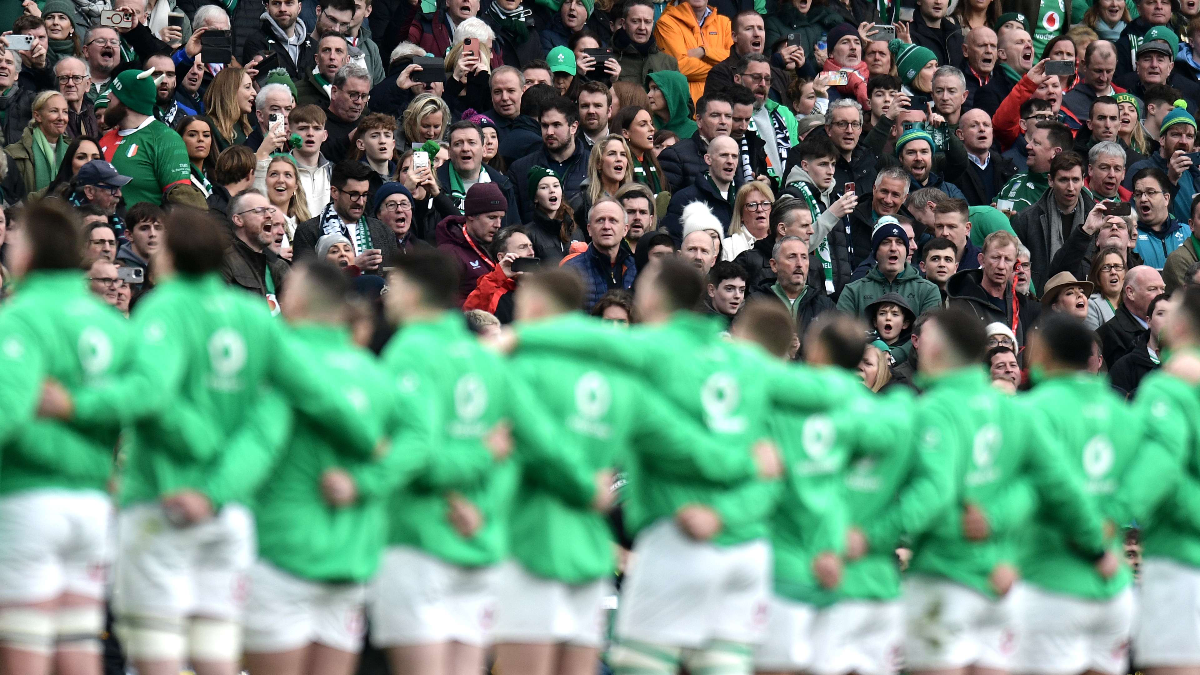 石之间将球 石之间将球